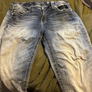 Size 33 miss me capris.